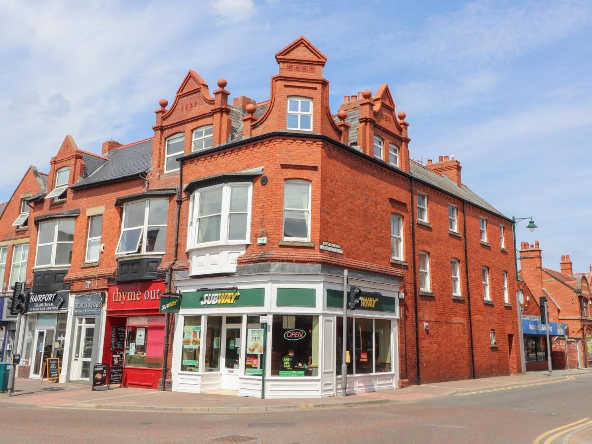 Flat 2 * Prestatyn