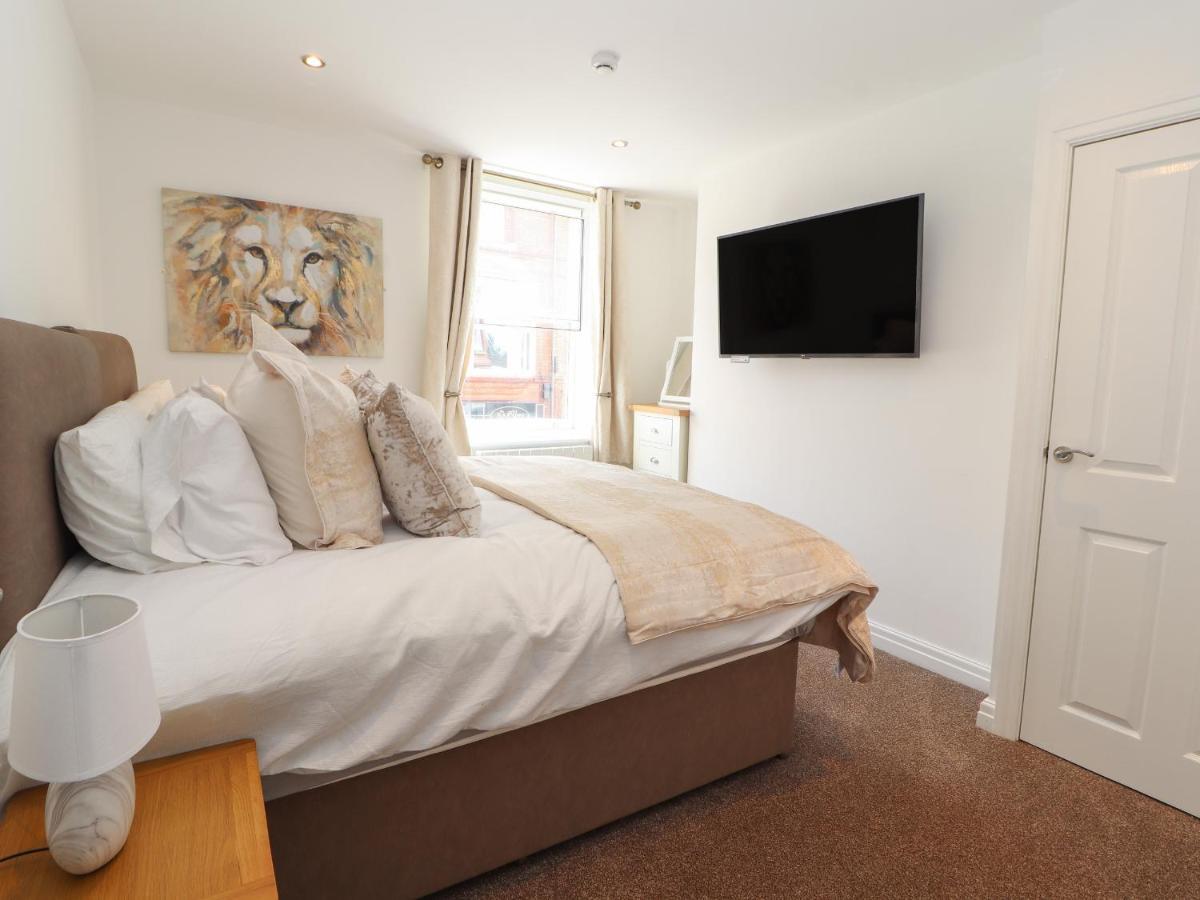 Flat 2 Apartment *